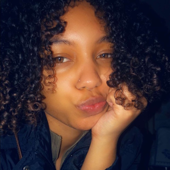 Meet your Posher, Simone - Picture 2 of 2